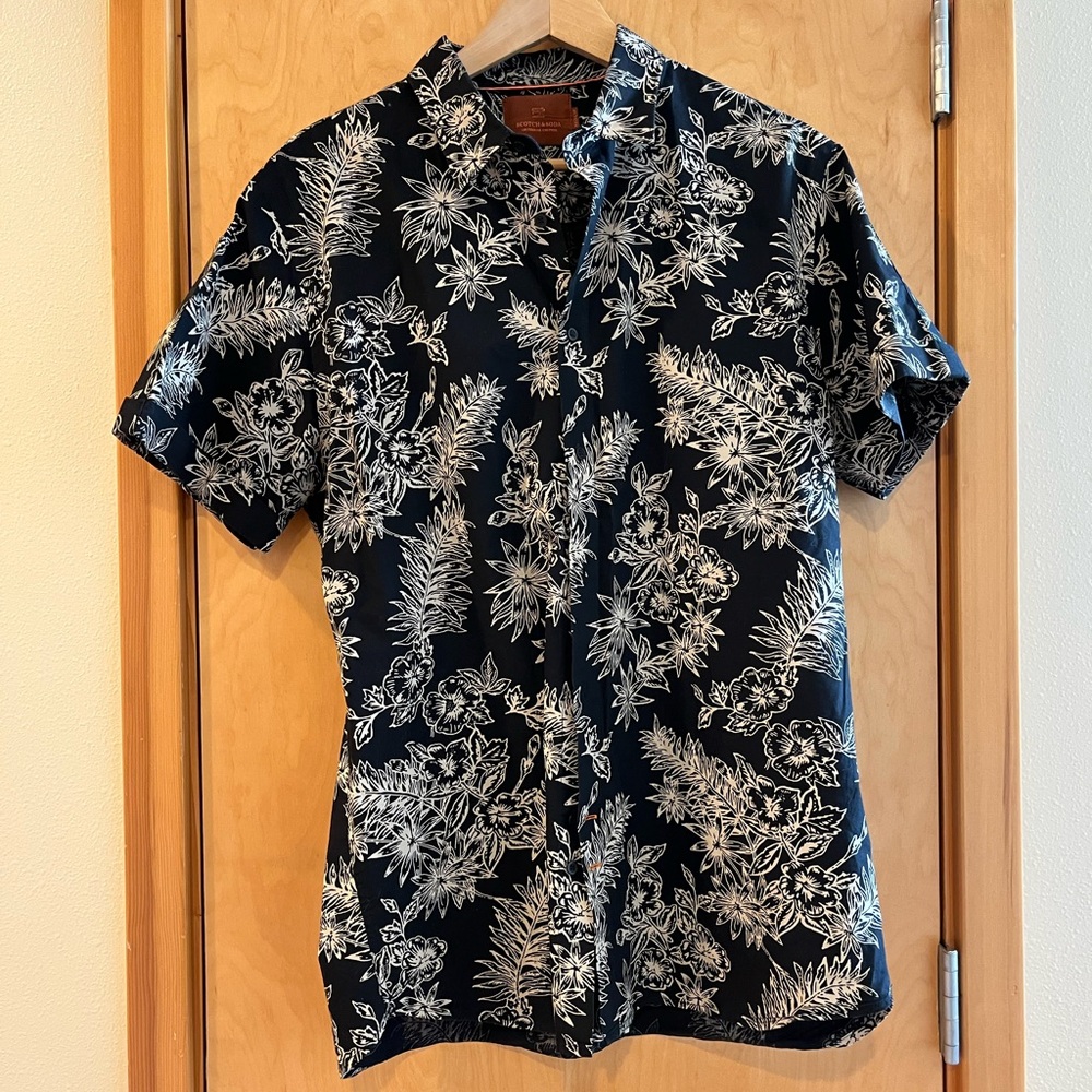Scotch & Soda • Floral Short Sleeve Button Down • Navy Print • Size XL